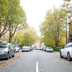 Modern Close To , Londres Royaume-Uni