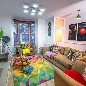 Holiday home 3 - Bedroom Townhouse In With Parking, Brighton