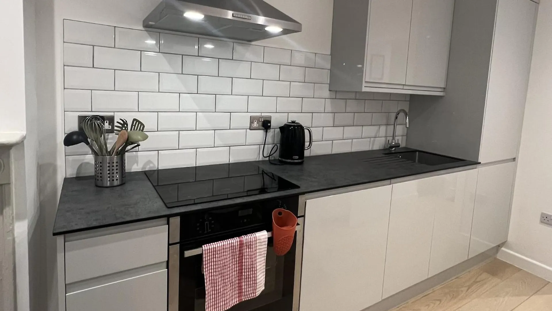Brighton Holiday Village Parking Available Apartment